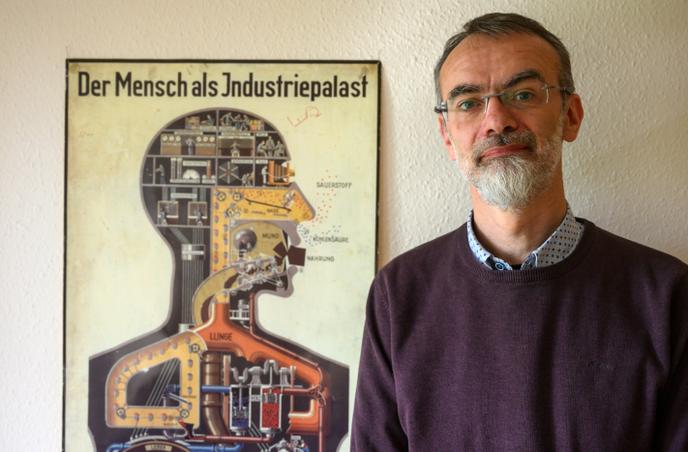 Le professeur Andreas Winkelmann, le 30 avril, à l’école de médecine du Brandebourg.