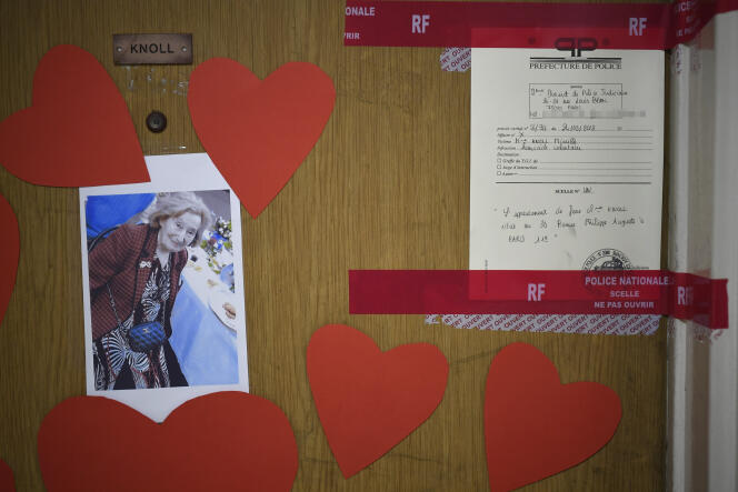 La porte de l’appartement de Mireille Knoll, photographiée quatre jours après son meurtre, à Paris le 27 mars 2018.