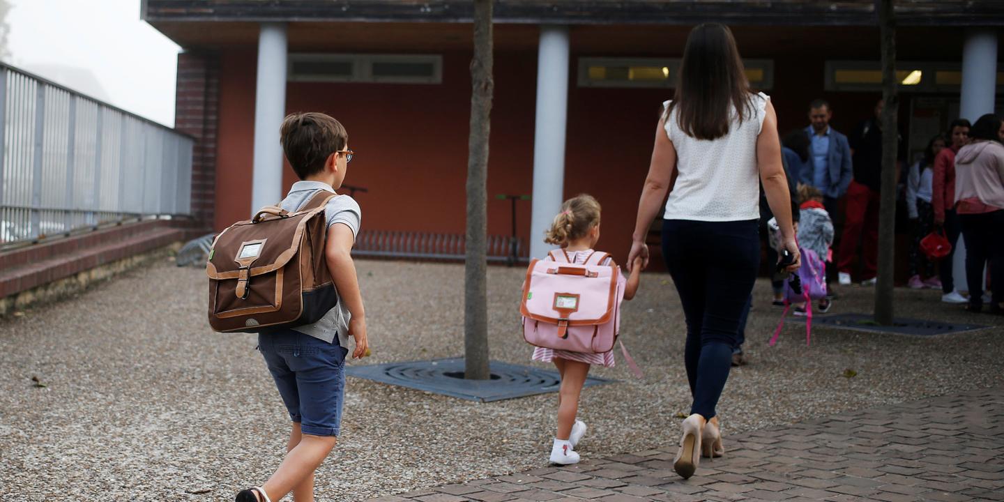 Le Senat Vote La Suspension Des Allocations Familiales Pour Les Parents D Eleves Absenteistes