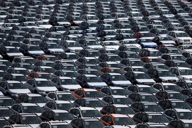 Des automobiles sont garées sur le parking de l’Auto Warehousing Company située près du port de Richmond, en Californie, 24 mai 2018.