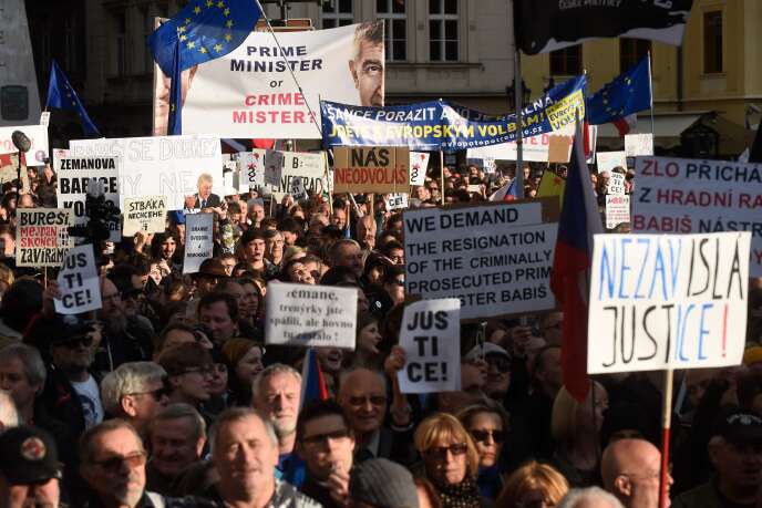 Rassemblement contre le chef du gouvernement tchèque Andrej Babis et la ministre de la justice Marie Benesova, à Prague, le 13 mai.