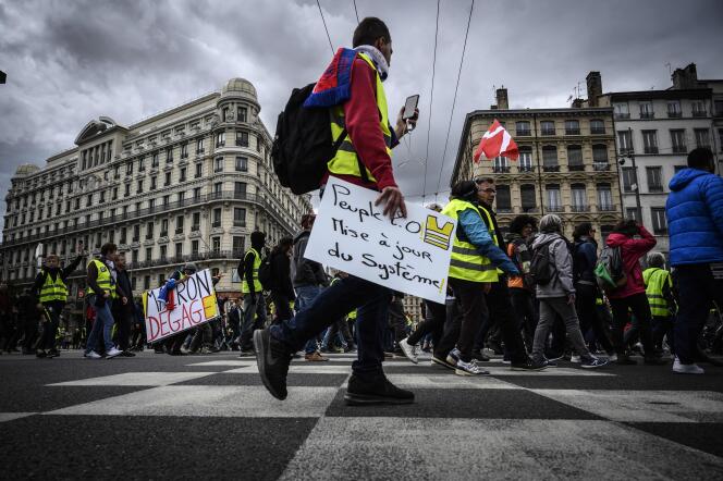 Mobilisation des « gilets jaunes » à Lyon (Rhône), le 11 mai.