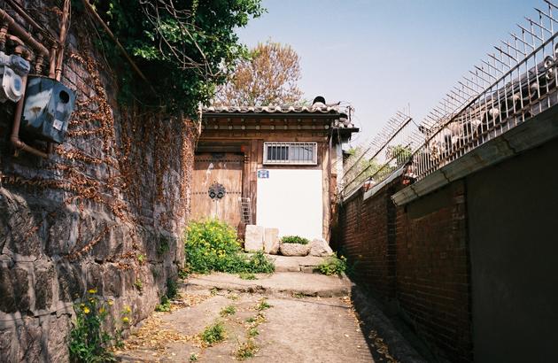 Dans une rue de Bukchon.