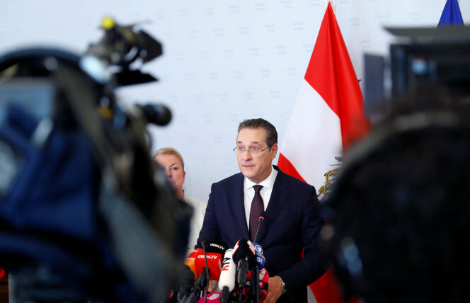 Le vice-chancelier autrichien, Heinz-Christian Strache, présente sa démission, samedi 18 mai, à Vienne.