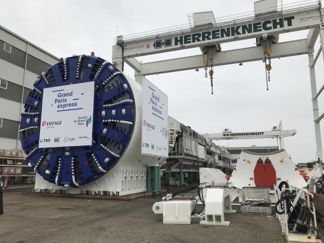 Le tunnelier commandé par Eiffage pour forer des galeries de la ligne 16 du Grand Paris Express, dans l’usine Herrenknecht de Schwanau, en Allemagne.