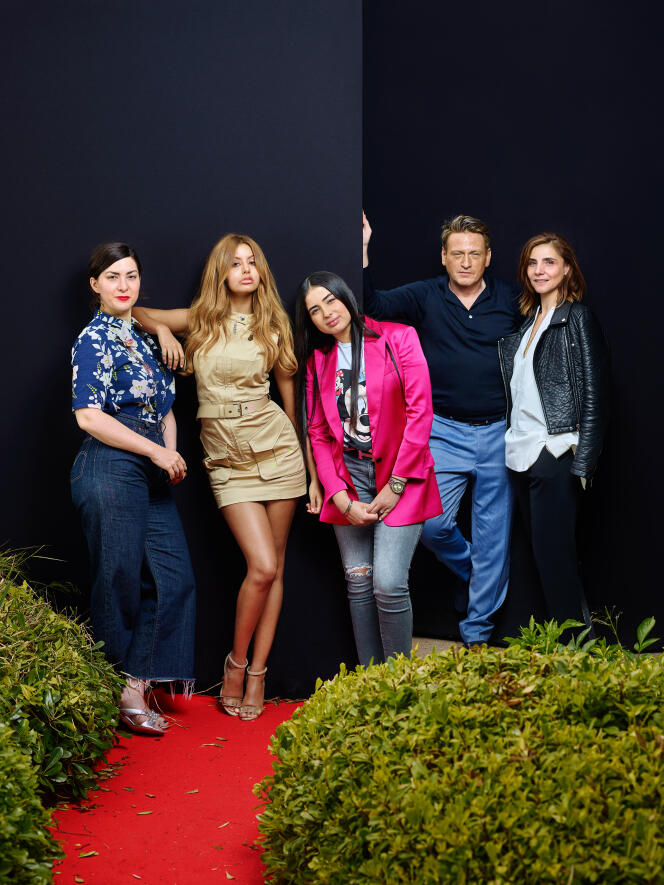 De gauche à droite : Rebecca Zlotowski, Zahia Dehar, Mina Farid, Benoît Magimel et Clotilde Courau, le 20 mai, à Cannes.