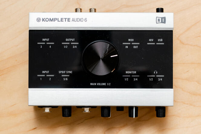 Tous les indicateurs lumineux de la Komplete Audio 6 sont situés sur le dessus de l’interface. Ainsi, ils sont faciles à voir sous tous les angles.
