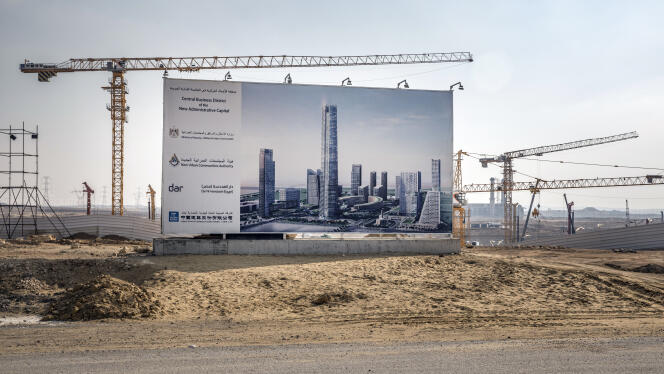 Vue d’artiste du futur centre financier en banlieue du Caire, où la nouvelle capitale, en mars 2019, est en cours de construction.