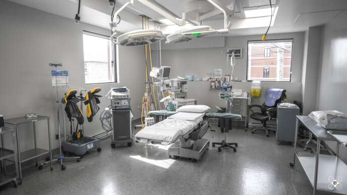 L’une des quatre salles d’opération du complexe chirurgical CMC, à Montréal (Canada).