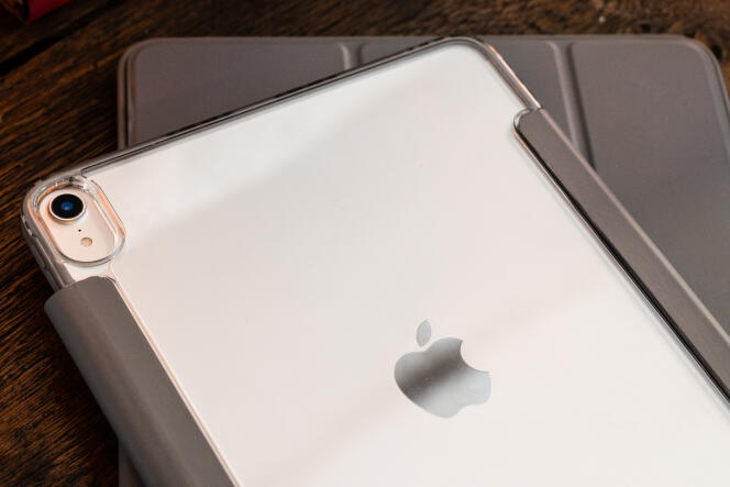 Le dos transparent de la coque vous permet de montrer la couleur de votre iPad Pro.