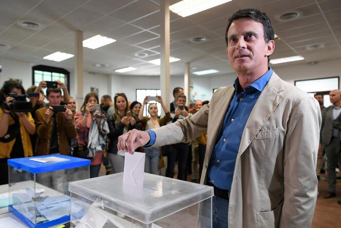 Manuel Valls, lors de son vote à Barcelone, le 26 mai.