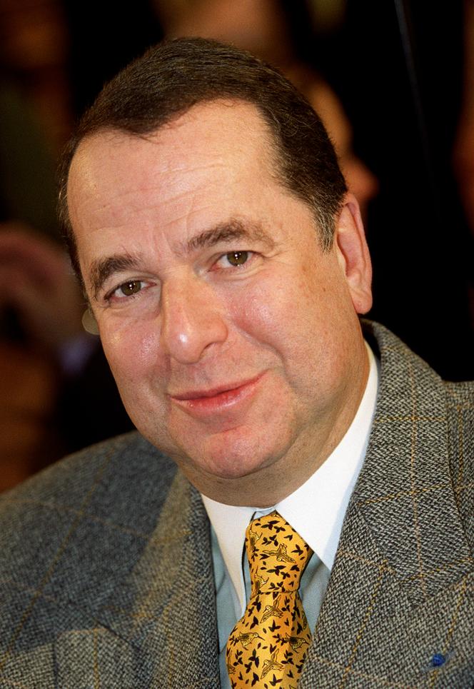 Portrait de Paul-Loup Sulitzer pris le 26 novembre 2000 à l'Hôtel de Ville de Paris lors de la Fête du livre.
