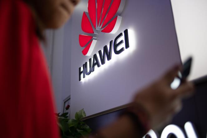 Le logo de l’entreprise chinoise Huawei dans une boutique de Pékin, le 27 mai.