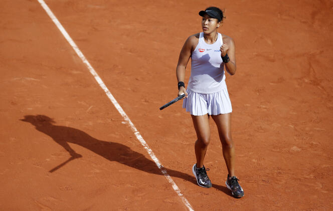Après avoir perdu le premier set, Naomi Osaka s’est imposée au premier tour de Roland-Garros.