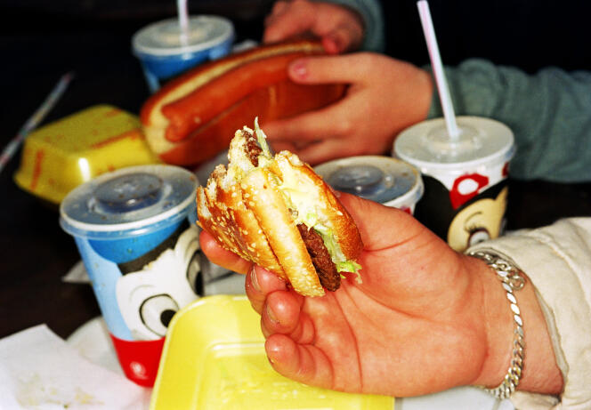 Dans un fast-food d’Eurodisney, à Paris, en 1995.