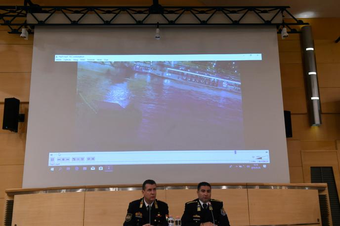 La police hongroise a présenté lors d’une conférence de presse une vidéo de la collision entre les deux navires.
