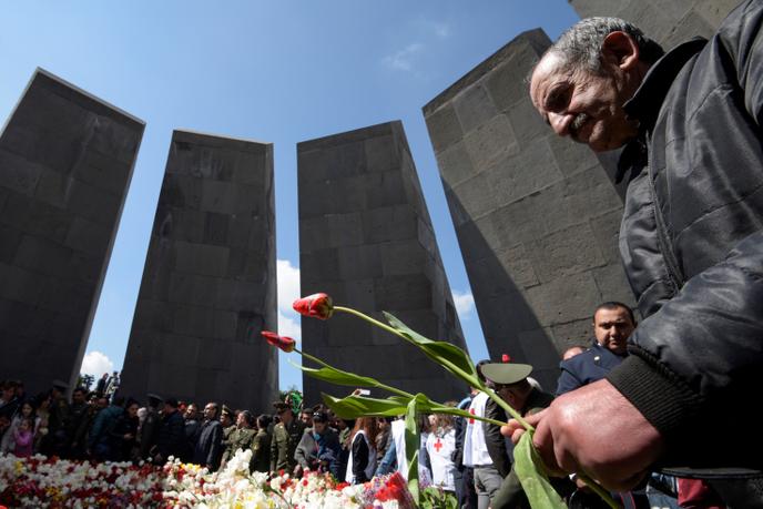Commémoration du 104e anniversaire du génocide arménien, devant le mémorial qui lui est dédié à Erevan, le 24 avril 2019.