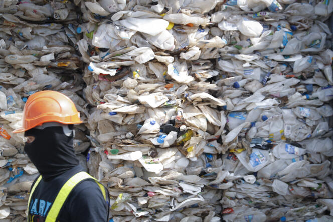 Un conteneur de déchets plastique en provenance d’Australie, en Malaisie le 28 mai.