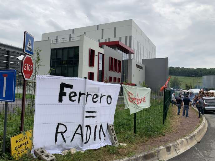 A Villers-Ecalles, village normand proche de Rouen (Seine-Maritime), l’usine Ferrero, premier site mondial de fabrication de Nutella, est bloquée depuis le mardi 28 mai.