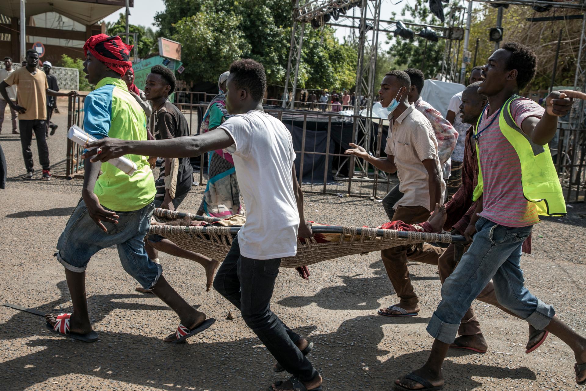 Comme à deux autres reprises, les accrochages ont débuté sur la rue du Nil, aux abords immédiats du sit-in organisé par les protestataires.