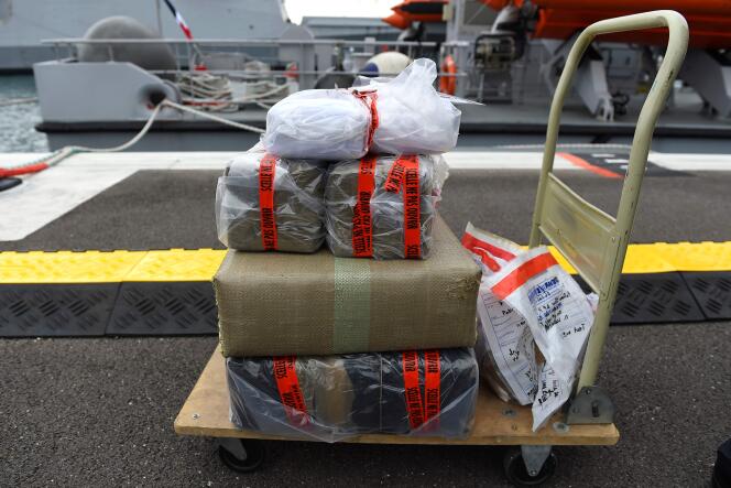 Quelque 232 paquets de drogues ont été saisis par les douanes maritimes près de Toulon, le 25 mai.