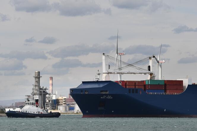 Un cargo saoudien arrivant au Grand Port autonome de Marseille.