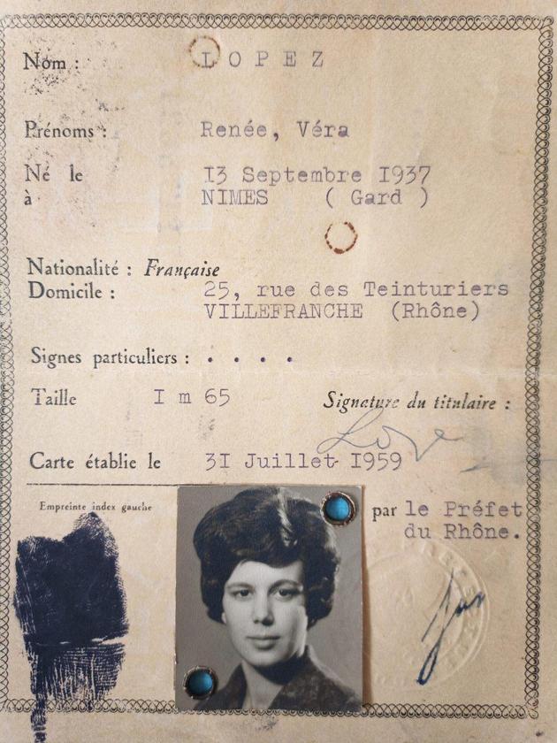 Fausse carte d’identité française de Salima Sahraoui-Bouaziz au nom de Renée Lopez. Selon elle, ce document aurait été fabriqué par le faussaire Adolfo Kaminsky.