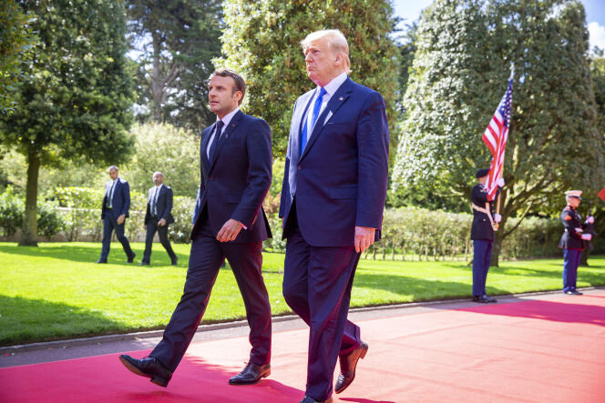 Emmanuel Macron et Donald Trump, à Colleville-sur-Mer (Calvados), le 6 juin.