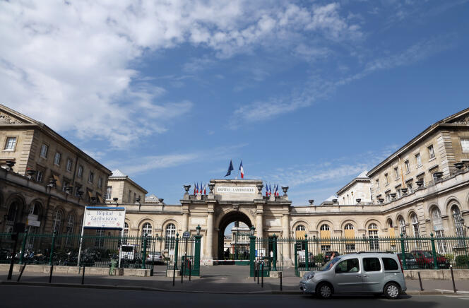 L’entrée de l’hôpital Lariboisière, dans le 10e arrondissement de Paris.