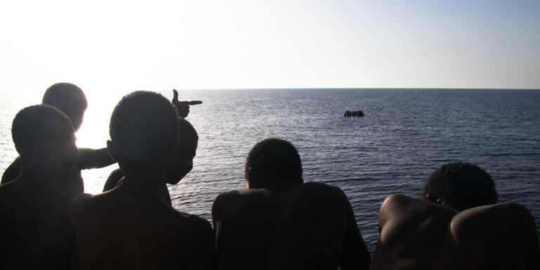 Le 1er août 2016 en Méditerranée centrale par le bateau de l’ONG allemande Jugend Rettet. A son bord, 118 anonymes comme la « crise migratoire » en charrie des dizaines de milliers, rescapés de l’enfer libyen.