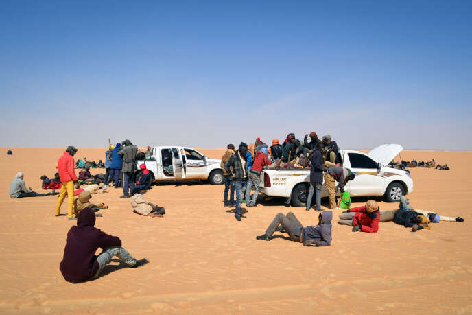 Un groupe de migrants dans le nord du Niger, en route pour la Libye, en janvier 2019.