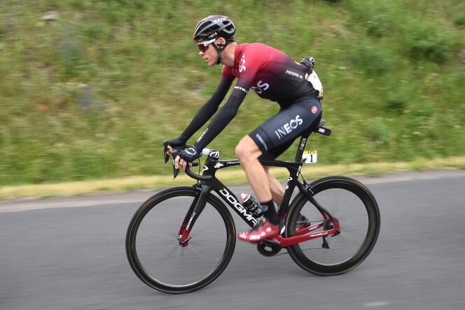 Le Britannique Christopher Froome a été emmené à l’hôpital après une chute sur le parcours du contre-la-montre du Critérium du Dauphiné, le 12 juin.