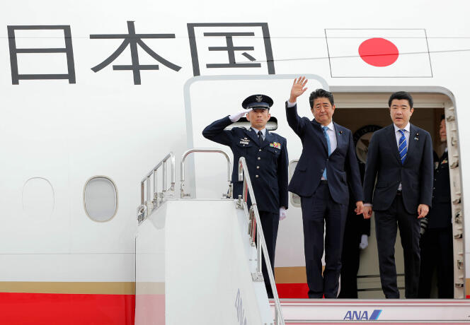 Le départ du premier ministre japonais Shinzo Abe (au centre) pour l’Iran le 12 juin 2019, à Tokyo.