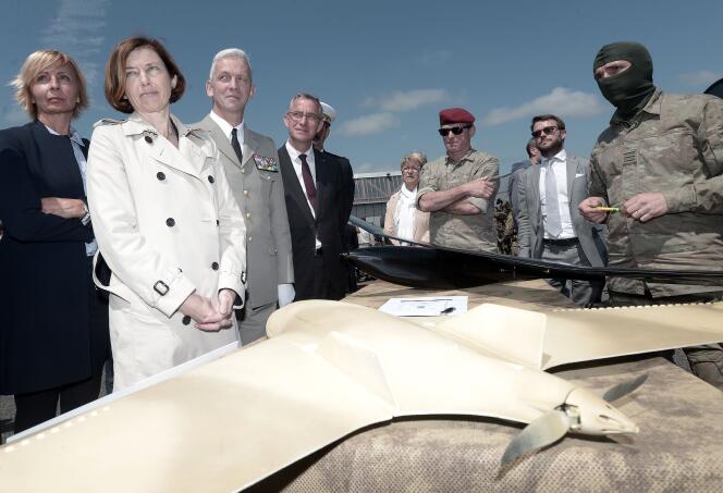Florence Parly pendant sa visite du 4e régiment d’hélicoptères des forces spéciales, le 13 juin 2019 à Pau.