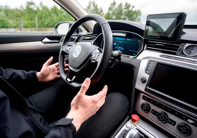 « Si les constructeurs automobiles européens dominent aujourd’hui le marché des transports routiers, la mobilité autonome répond à une organisation très différente où la valeur ne réside plus dans le véhicule lui-même mais dans la capacité à gérer l’intelligence complexe de ces réseaux »