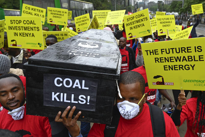 Manifestation à Nairobi contre le projet de construction d’une centrale à charbon à proximité de l’archipel de Lamu, le 12 juin 2019.