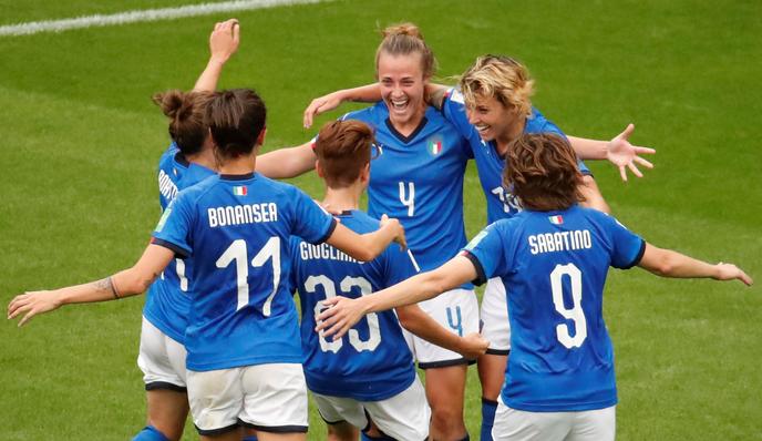 La Gazette De La Coupe Du Monde Feminine Karaoke Civisme Nippon Et Italie Au Taquet
