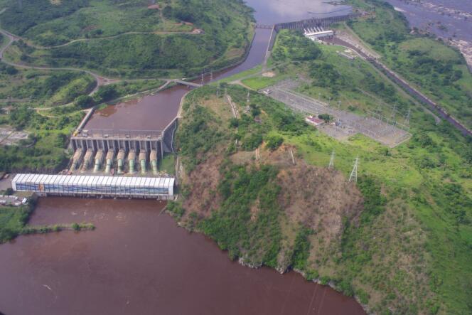 Vue aérienne des barrages hydroélectriques Inga I et Inga II sur le fleuve Congo, en République démocratique du Congo (RDC), en décembre 2013.