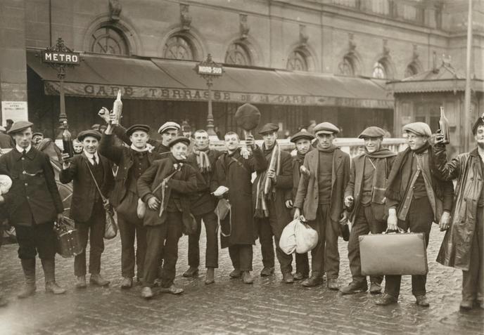 A Paris, en 1917, lors du départ de la classe 17.
