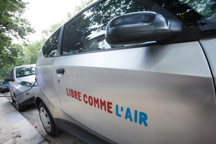 A Paris, une station de voitures électriques Autolib’.
