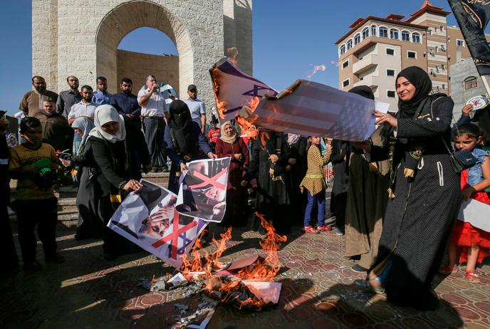 Manifestation dans la bande de Gaza, le 18 juin, pour protester contre le plan de paix mené par l’administration de Donald Trump.