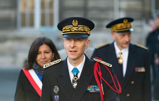 Le préfet de police de Paris, Didier Lallement, et Anne Hidalgo (à gauche), à Paris, le 21 mars.