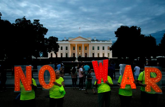 Manifestation contre les risques d’une guerre avec l’Iran, le 20 juin, à Washington, après le tweet du président Donald Trump –