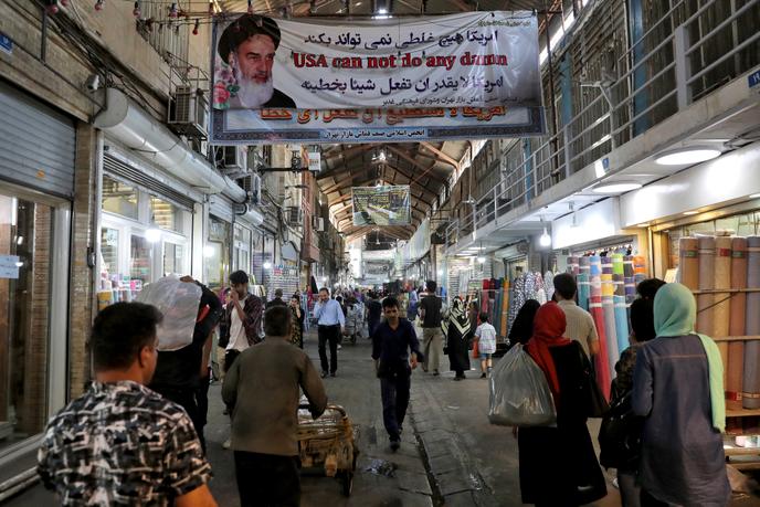 Un banderole anti Etats-Unis au bazar de Téhéran, le 23 juin.
