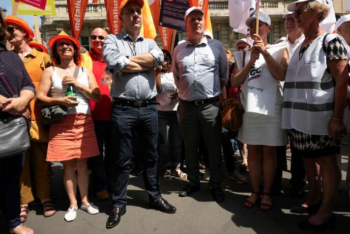 Laurent Berger, secrétaire général de la CFDT, et François Hommeril, président de la CFE-CGC, lors d’une manifestation contre la réforme de l’assurance-chômage, à Paris, le 25 juin.