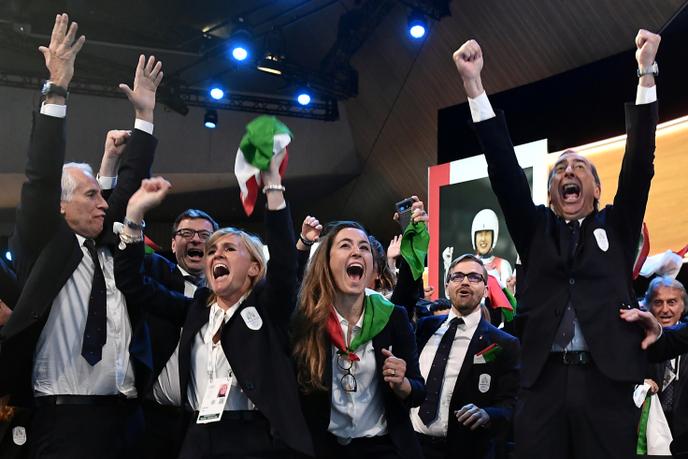A Lausanne (Suisse), le 24 juin, la délégation italienne se réjouit de la victoire de Milan et de Cortina pour l’accueil des Jeux d’hiver de 2026.