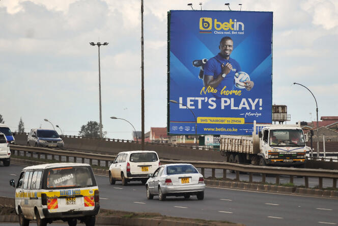 Une publicité pour Betin, le n° 2 des paris sportifs au Kenya, sur une autoroute de Nairobi, en novembre 2017.