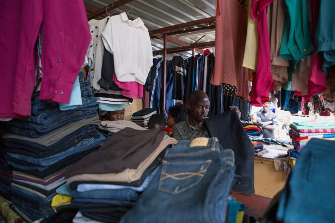 La France a exporté 69 000 tonnes de vêtements usagés vers l’Afrique (ici au Rwanda) en 2018.