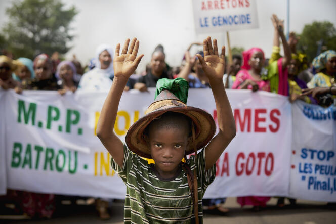Manifestation de la communauté peule à Bamako, après le massacre de Koumaga, dans le centre du Mali, où 32 civils ont été tués le 23 juin 2018.