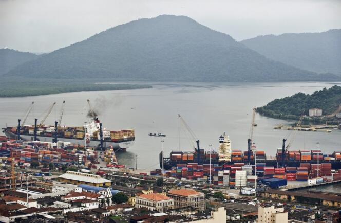 Le port de Santos, à 60 km de Sao Paulo, au Brésil, photographié le 1er avril 2013, est le plus gros port d’Amérique du Sud, et fait transiter un quart du commerce extérieur du Brésil.